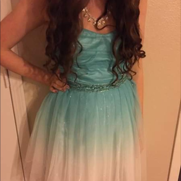 Blue homecoming dress offers welcome - Picture 2 of 3